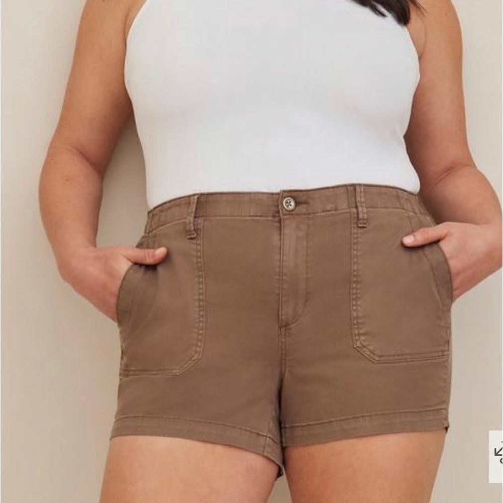 Torrid Comfort Flex Waistband Chino High-Rise Mocha Brown Shorts Size‎ 30